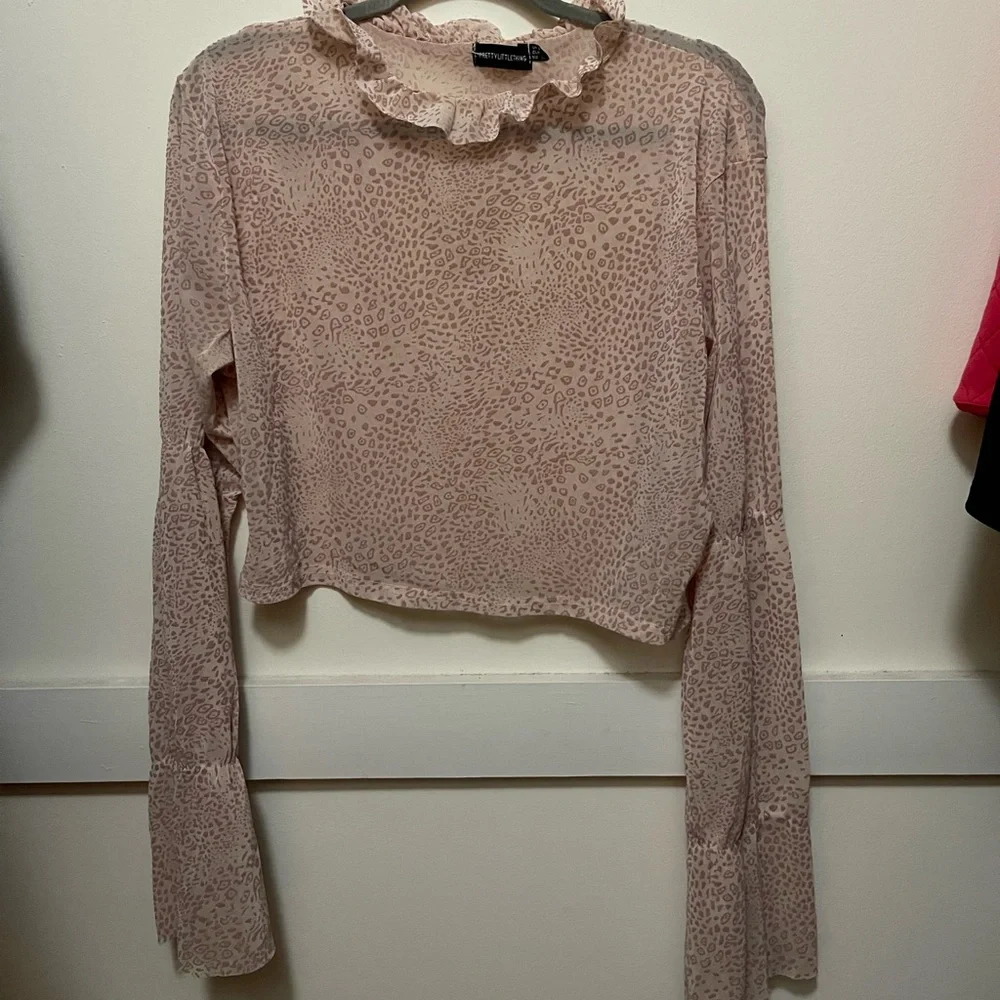 Bell sleeved crop - Picture 1 of 1